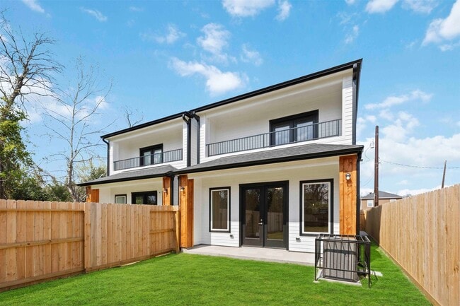 Building Photo - 3504 Caplin St