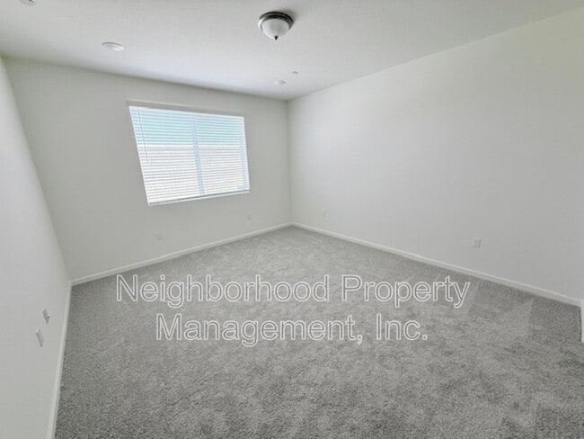 Building Photo - 6550 E Carmen Ave