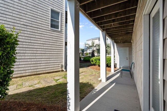 Building Photo - 205 N Ave