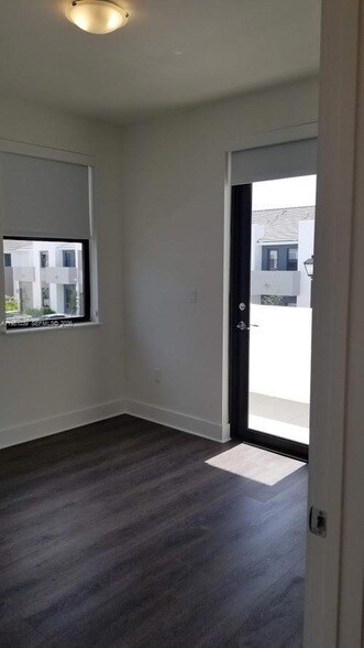 Building Photo - 10538 SW 118th Ave