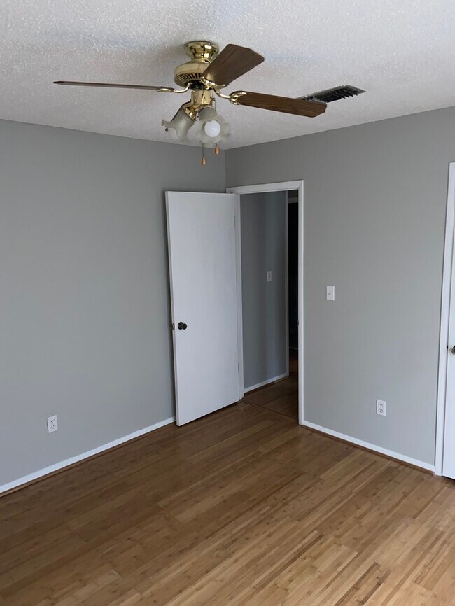 Building Photo - 3072 Queenstown Rd Trussville, AL