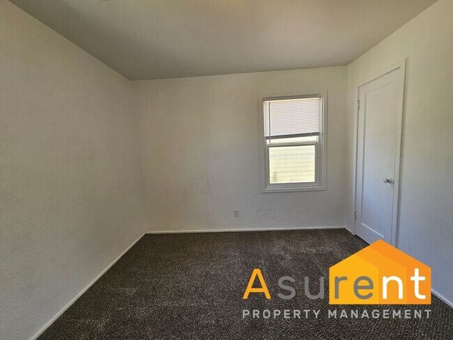Building Photo - Spacious 3-Bedroom, 2-Bath Home in Convenient Medford Location