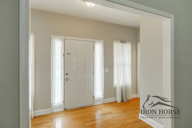 Building Photo - 411 Timber Creek Dr