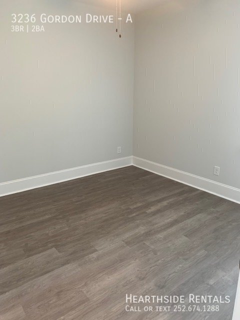 Building Photo - 3236 Gordon Dr