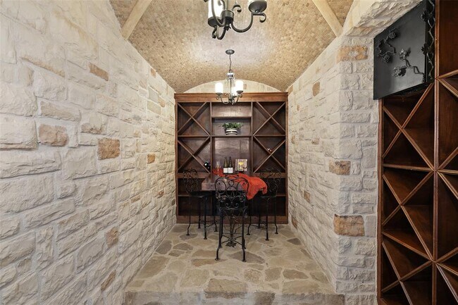 Building Photo - 4805 Mirador Dr