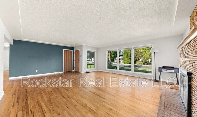 Building Photo - 1110 E 28th Ave