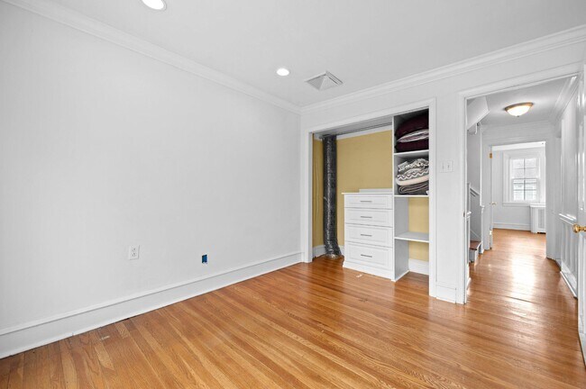 Building Photo - 20 Tenmore Rd