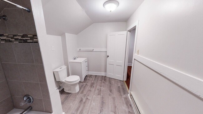 Building Photo - 244