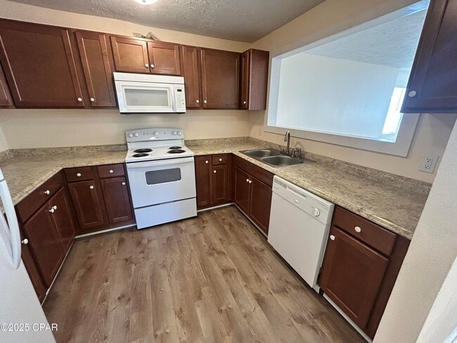 Building Photo - 606 Florida Ave