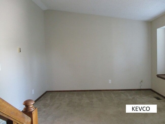 Building Photo - Beautiful Three Bedroom Home!