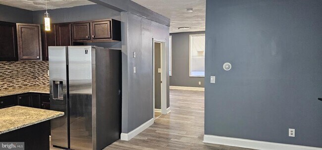 Building Photo - 1221 Poplar Grove St