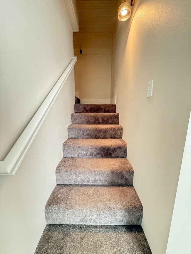 Building Photo - Now Available: Updated Everett 34-Bed, 1.5-Bath with Fenced Yard