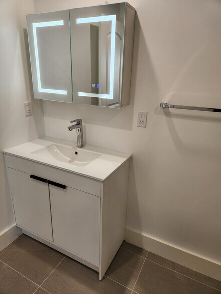 Building Photo - 530 Richmond St