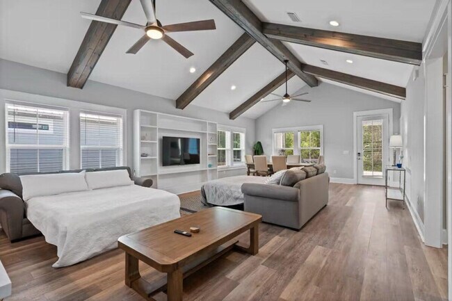 Building Photo - 1152 N County Hwy 393