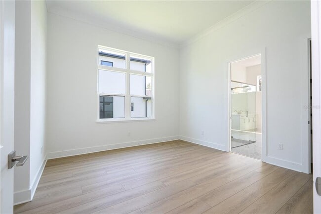 Building Photo - 16044 Pendio Dr