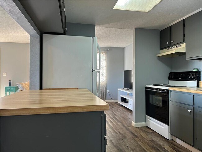 Building Photo - 5026 Water Oak Dr