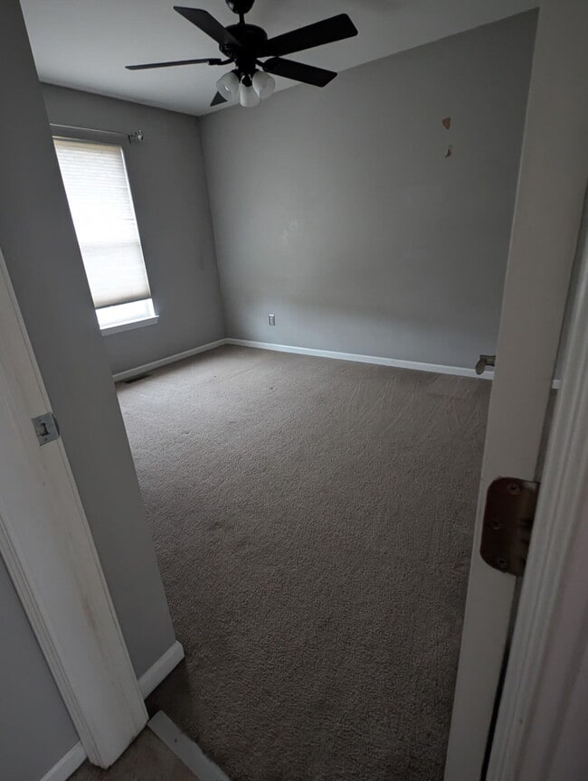 Building Photo - 7165 Maplelawn Dr