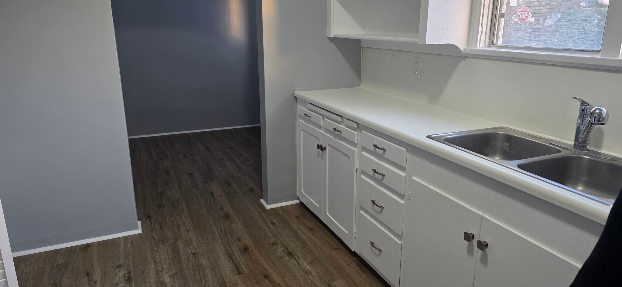 Building Photo - 3304 N Mountain View Ave