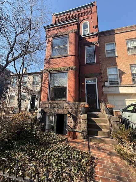 Building Photo - 219 9th St SE