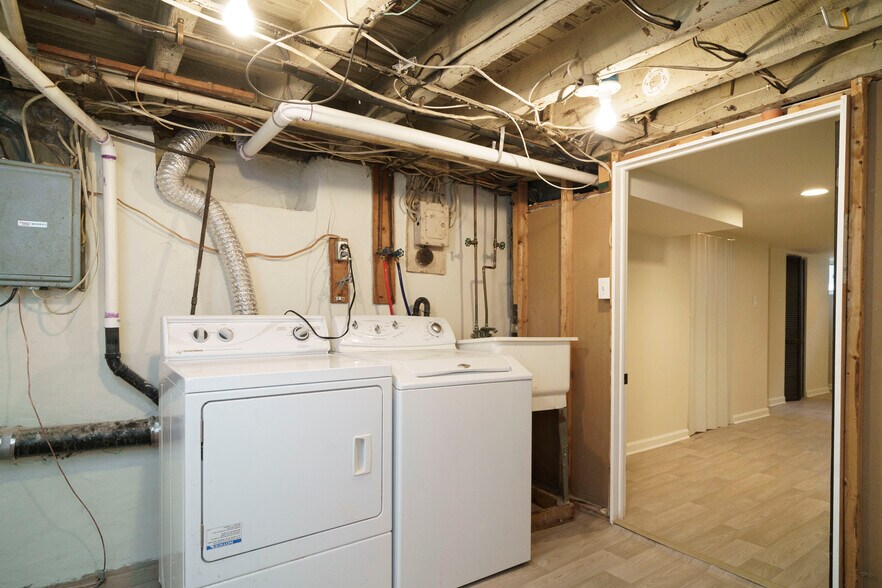 Building Photo - 2529 S Camac St