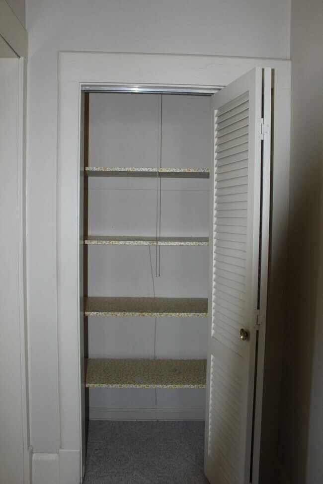 Building Photo - Fully Furnished!