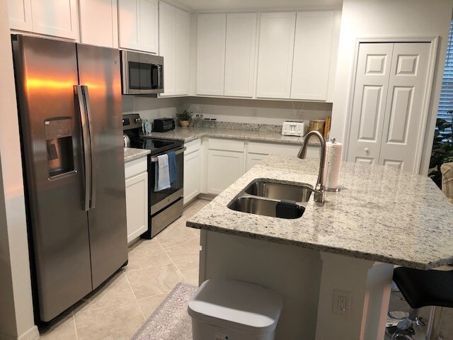 Kitchen - 43050 Greenway Blvd