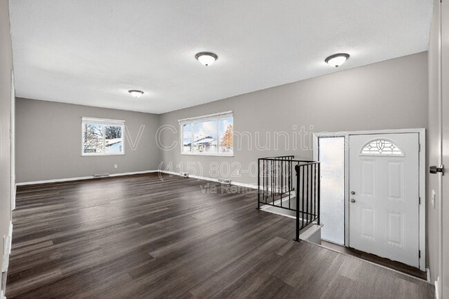 Building Photo - 4835 Almont Dr