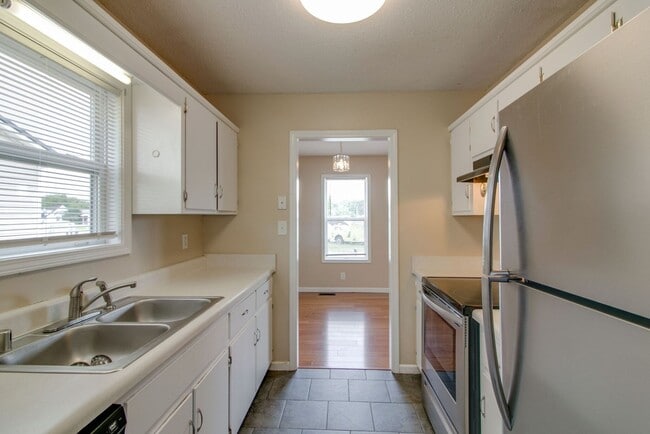 Building Photo - 1002 Poppy Seed Dr