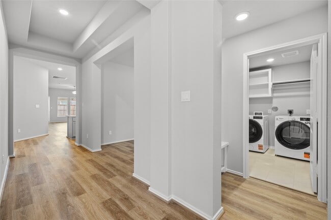 Building Photo - 10414 Starfire Yellow Dr