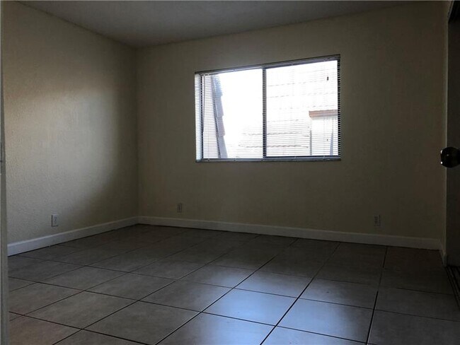 Building Photo - 10880 Royal Palm Blvd