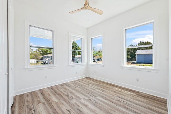 Building Photo - 8622 Inwood Dr