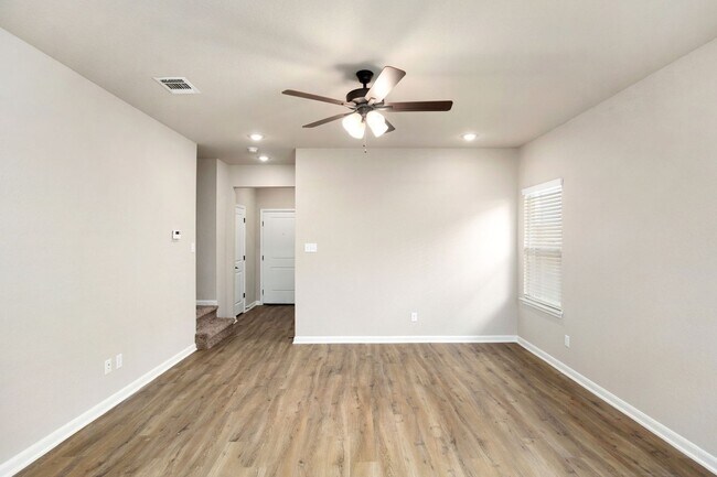 Building Photo - 855 Soria Pl