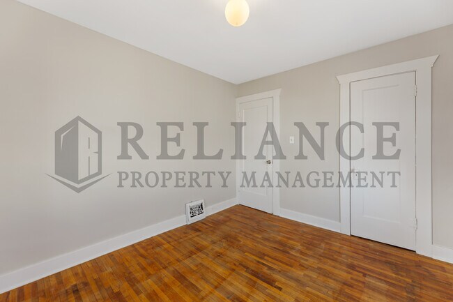 Building Photo - 1011 S Marys Dr