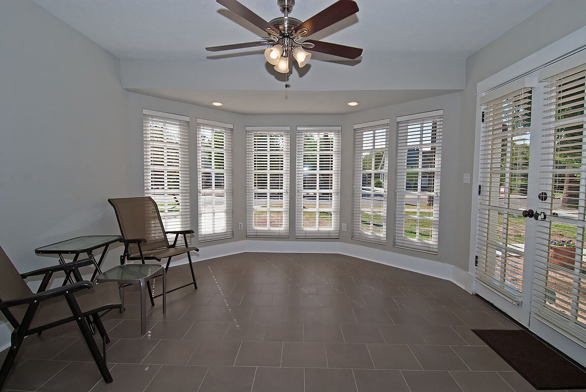 Turret with real wood blinds - 60 W Lewis Ave