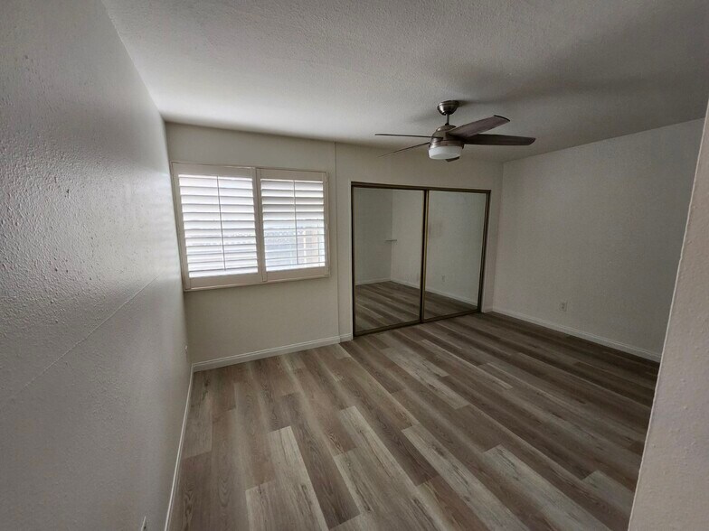 master bedroom - 5051 La Jolla Blvd