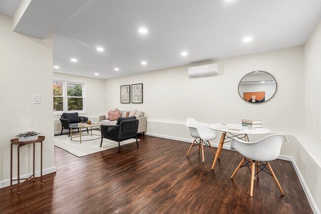 Building Photo - 7 Old North Rd