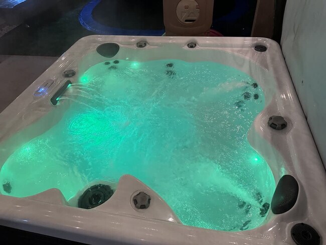 Building Photo - 304 Cliff Swallow Ave