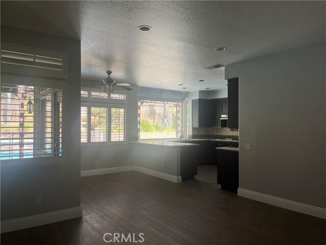 Building Photo - 2300 Meadow View Ln