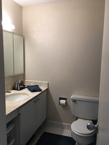 Primary Bathroom - 5445 N Sheridan Rd