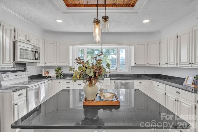 Building Photo - 462 Mock Mill Rd