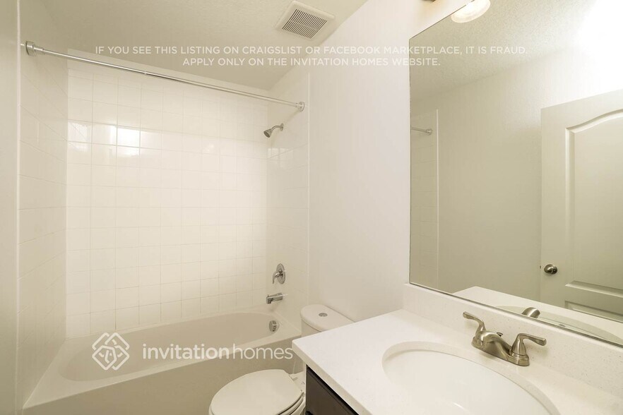 Building Photo - 14810 Caravan Ave
