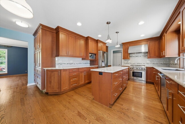 Building Photo - Spacious 4-Bedroom Home with Finished Basement and Modern Upgrades in Grayslake