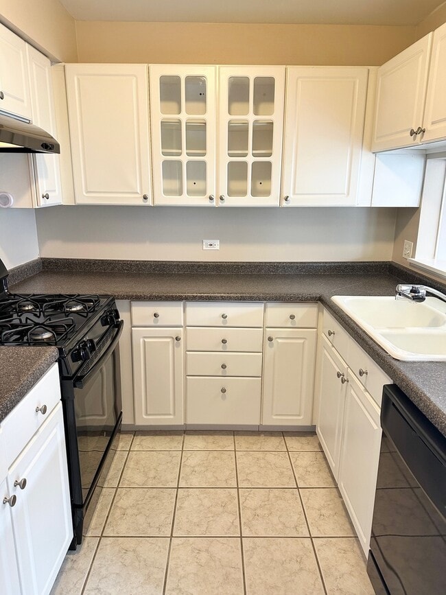 Building Photo - 693 Savannah Ln