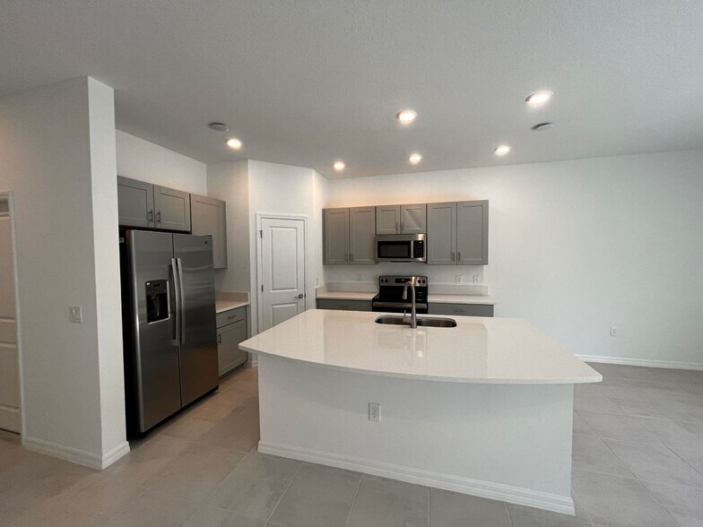 Building Photo - 3585 Anibal St