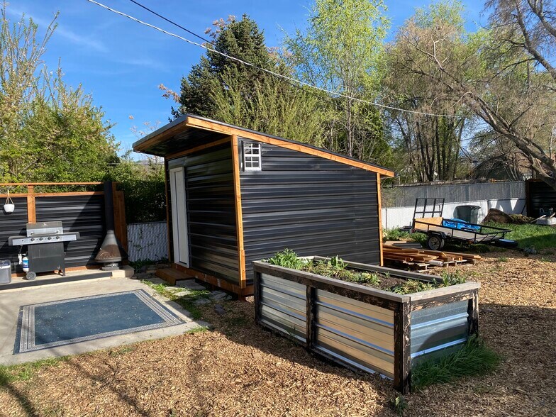 Building Photo - 160 E Leslie Ave