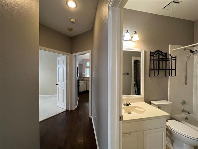 Building Photo - 9811 Cliffside Dr