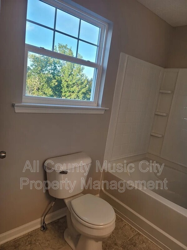 Building Photo - 310 Negri Ct