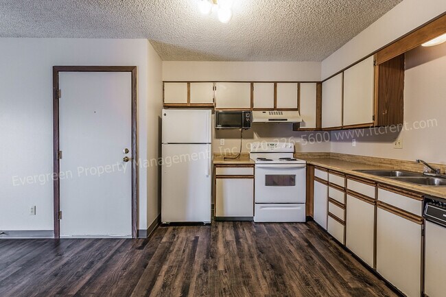 Building Photo - 348 Terri Dr