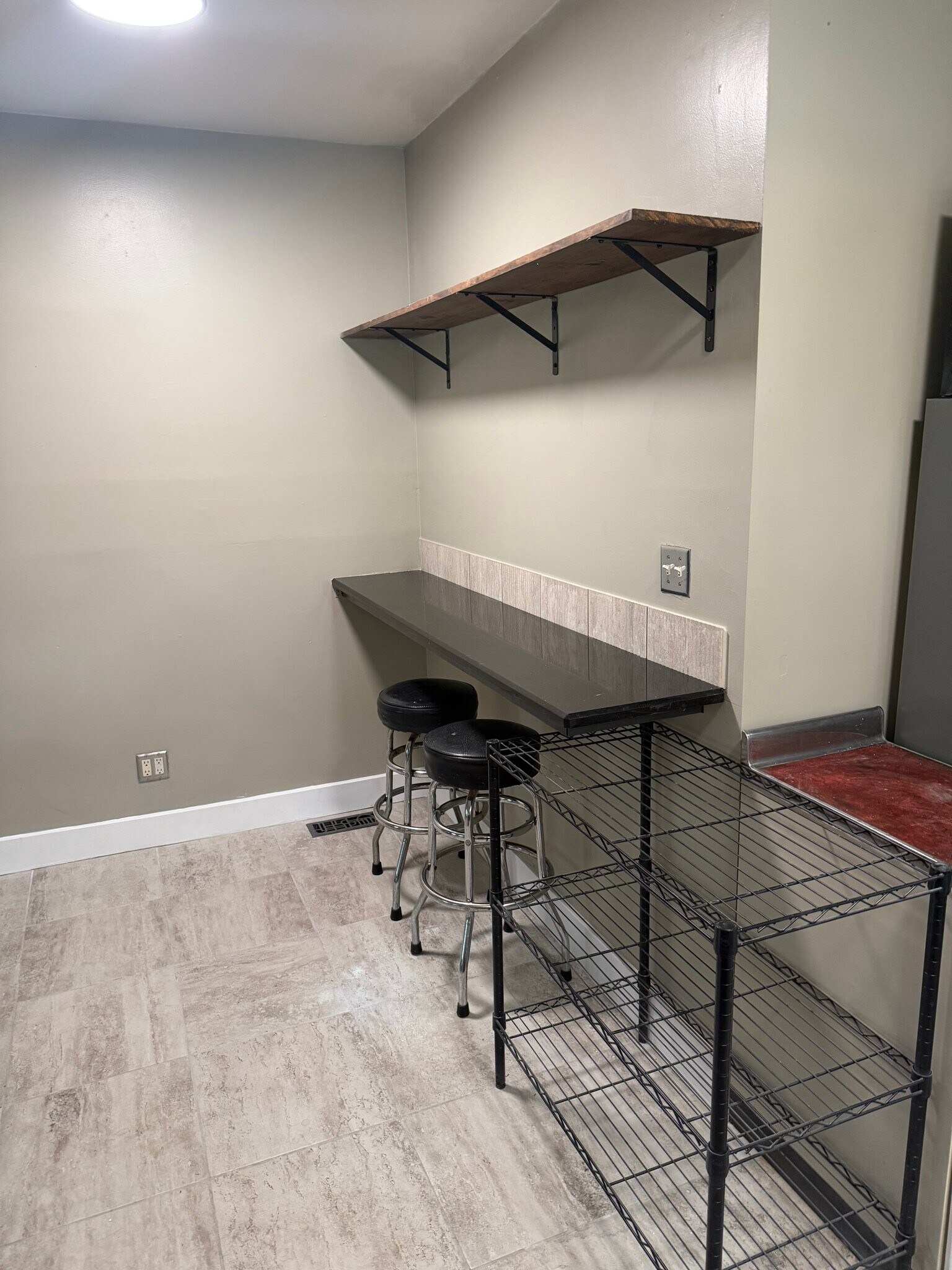 Building Photo - 553 E 700 S