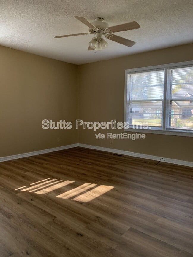Building Photo - 2224 Bower Dr